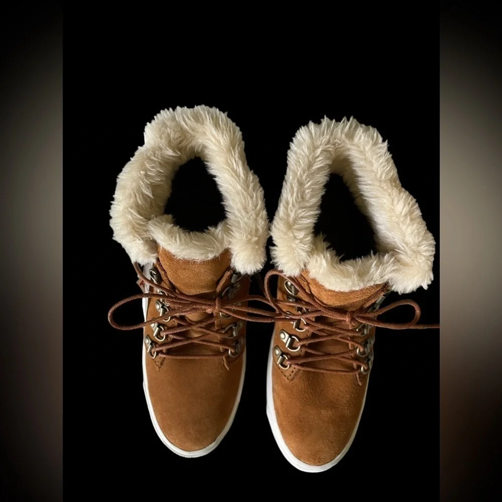 Minnetonka x Lottie Moss Shearling High Top Boots Brown | Size 6 NWT